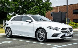 Mercedes-Benz A250 e AMG Line